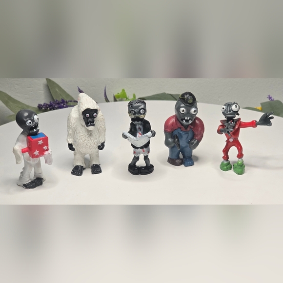 Plants Vs Zombies - 5 Zombie Toy Figures - Used  [Read Details] - Picture 1 of 16